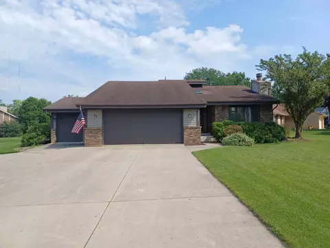 5320 Robinwood, Hales Corners, WI 53130