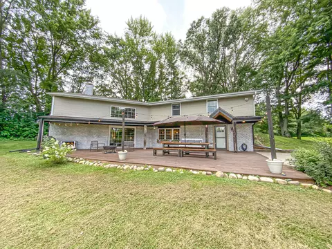 w5128 Chantenay Terrace, Sugar Creek, WI 53121