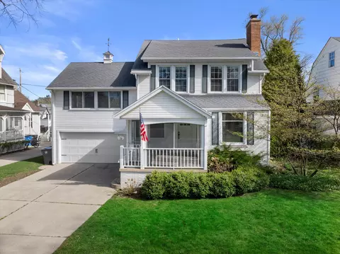 726 E Day, Whitefish Bay, WI 53217