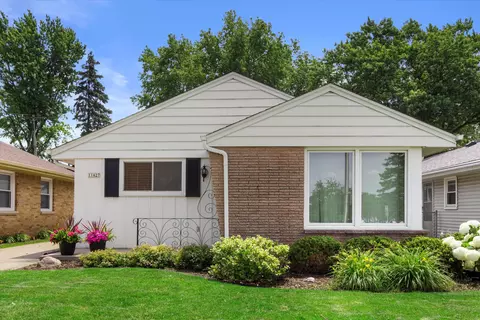 11427 W W Ctr, Wauwatosa, WI 53222