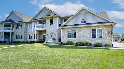 9274 Creekside #233, Pleasant Prairie, WI 53158