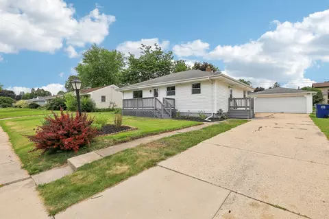 909 4th, Grafton, WI 53024