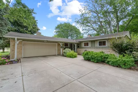 601 Grand, Thiensville, WI 53092