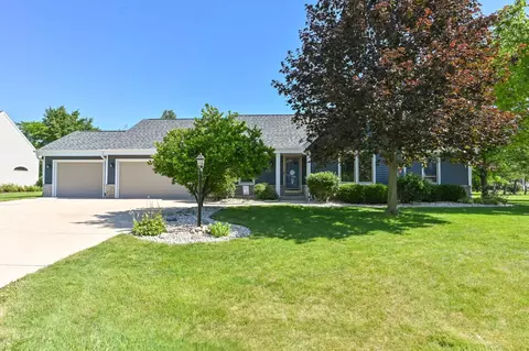 3330 E Stonefield, Oak Creek, WI 53154