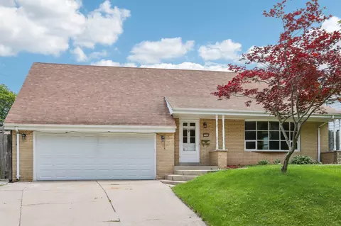 3760 S Vermont, Saint Francis, WI 53235