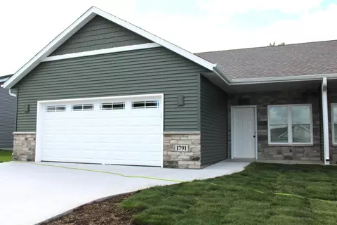 1791 Edgewood #11, Kewaskum, WI 53040