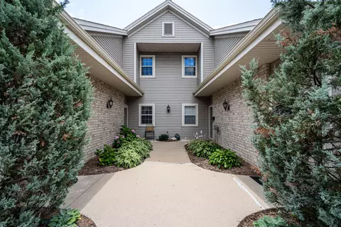 18730 Emerald #G, Brookfield, WI 53045