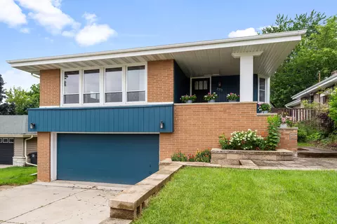 2373 N 113th, Wauwatosa, WI 53226
