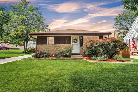 933 S 123rd, West Allis, WI 53214