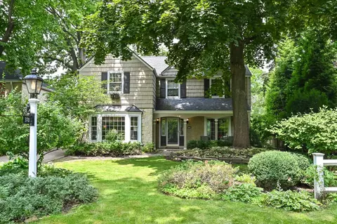 370 E Daphne, Fox Point, WI 53217
