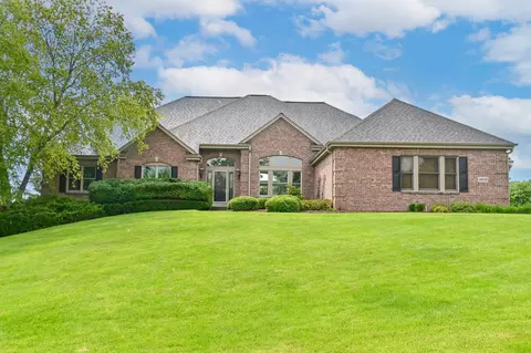 1803 E Bristlecone, Hartland, WI 53029