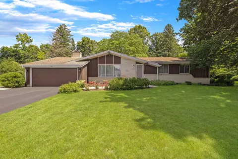 2220 Guinevere, Brookfield, WI 53045