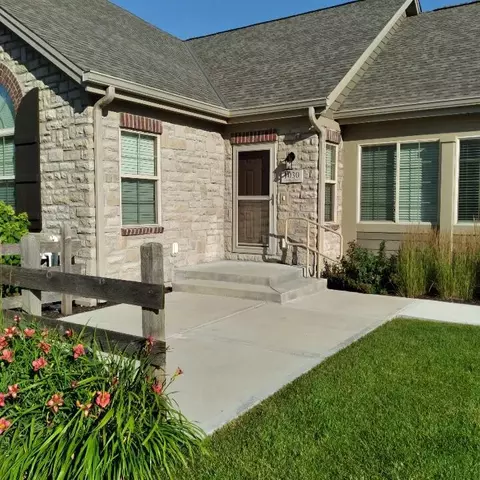 1030 Ann Marie, Oconomowoc, WI 53066