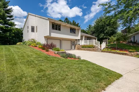 590 Court, Hartford, WI 53027