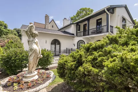 4923 W Sunnyside, Milwaukee, WI 53208