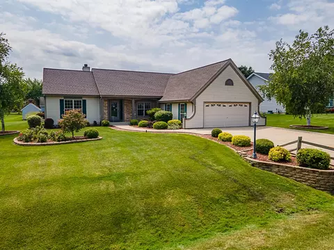 935 E Mdw, Oak Creek, WI 53154