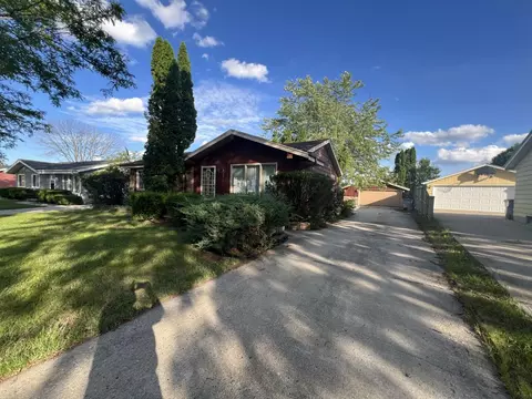 8529 W Glenbrook, Milwaukee, WI 53224