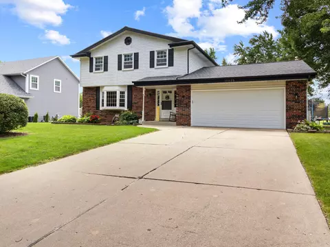 10525 W Candlestick, Franklin, WI 53132