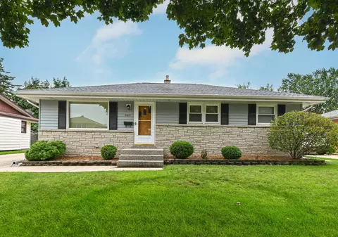 8013 W Sunbury, Milwaukee, WI 53219