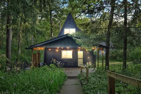 29824 Greenleaf, Burlington, WI 53105
