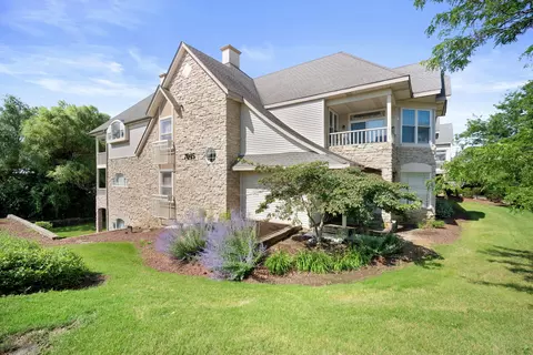 7045 S Riverwood #A03, Franklin, WI 53132