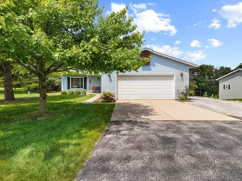 4253 W Hawthorne, West Bend, WI 53090