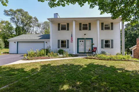4550 S Delphine, New Berlin, WI 53151