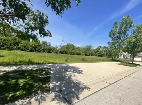 6763 S Prairiewood #6765, Franklin, WI 53132