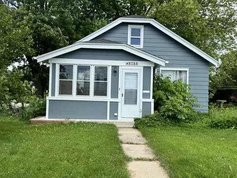 9705 W Schlinger, West Allis, WI 53214