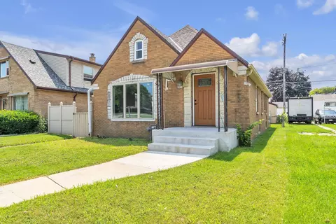2215 W Oklahoma, Milwaukee, WI 53215