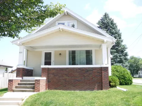 2111 S 10th, Manitowoc, WI 54220