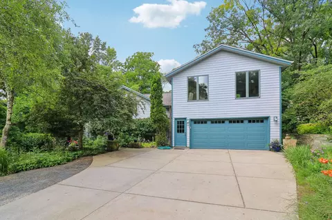 219 Glen Oak, Delafield, WI 53018