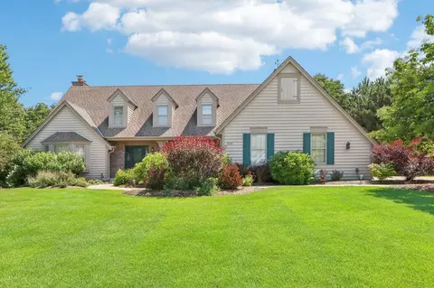 8332 S River Ter, Franklin, WI 53132