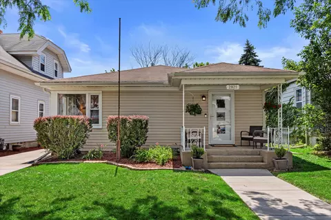 2821 Gilson, Racine, WI 53403