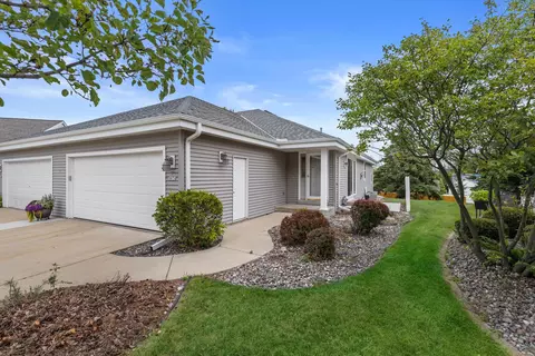 1874 Woodview #31-2, Port Washington, WI 53074
