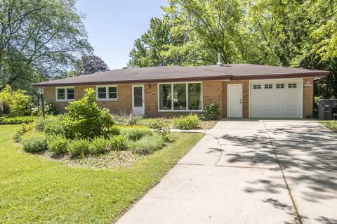 n81w15939 Robinhood, Menomonee Falls, WI 53051