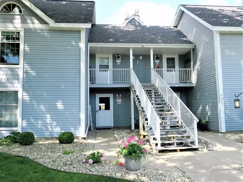 300 Foxwood #172, Waterford, WI 53185