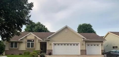 1109 Rolling Oaks, Onalaska, WI 54650