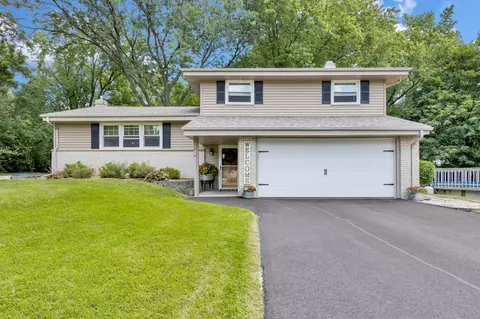 530 Rip Van Winkle, Waukesha, WI 53186
