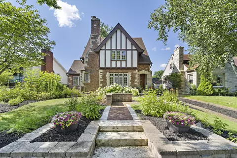 325 E Newhall, Waukesha, WI 53186