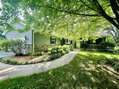w254s4271 Pin Oak, Waukesha, WI 53189