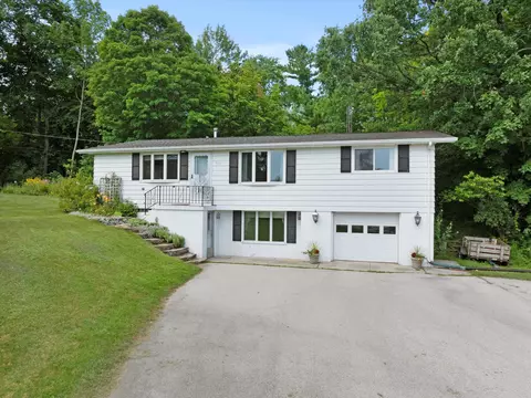 963 Laduron, Mishicot, WI 54228