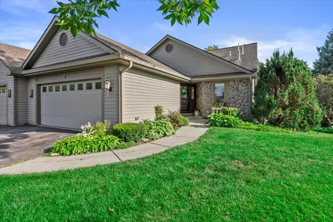 323 Parkview, Hartland, WI 53029