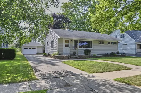w63n315 Hillcrest, Cedarburg, WI 53012