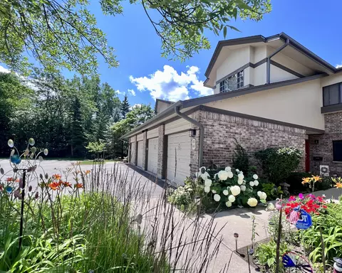 500 W Bender #45, Glendale, WI 53217