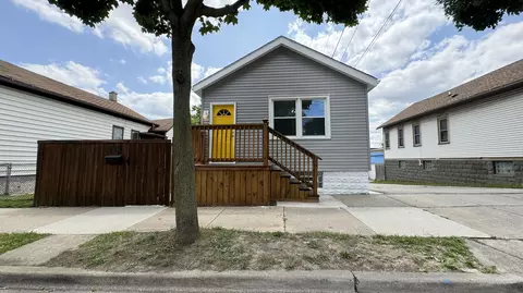 317 W Maple, Milwaukee, WI 53204
