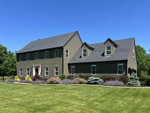 67 Oakwood, Delafield, WI 53018