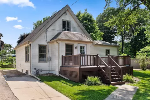 2709 E Whittaker, Saint Francis, WI 53235