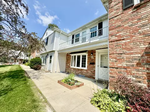 4937 W Colonial, Greenfield, WI 53220