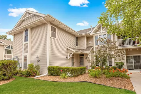 6180 Walnut #84, Cudahy, WI 53110